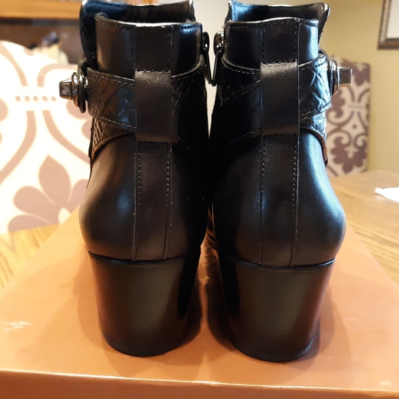 EUC Coach Patricia Leather Blk Booties 9M - Picture 5 of 16
